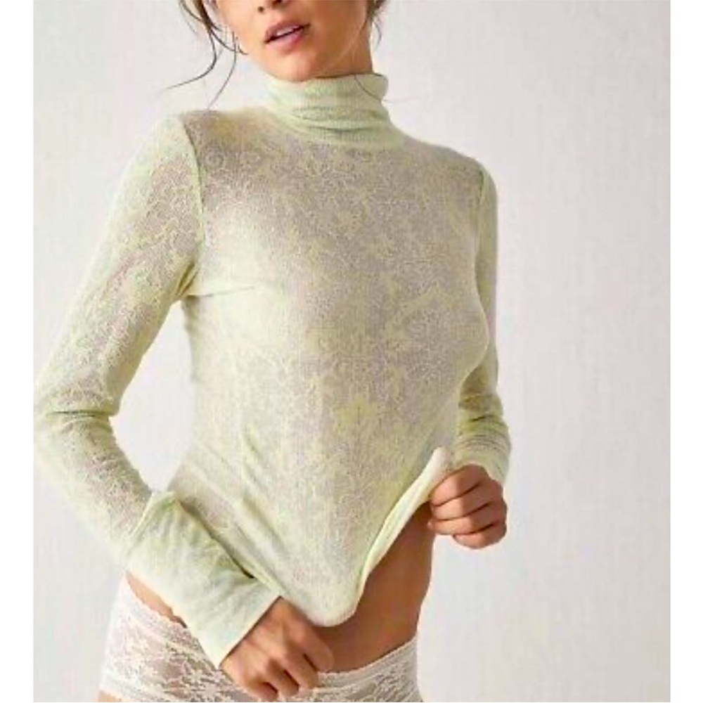 Nwt Free People Intimately “You And I” Floral Turtleneck Thermal
Size small